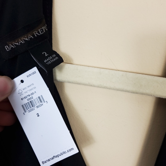 Banana Republic V-Neck Jumpsuit in Black NWOT - Picture 6 of 10